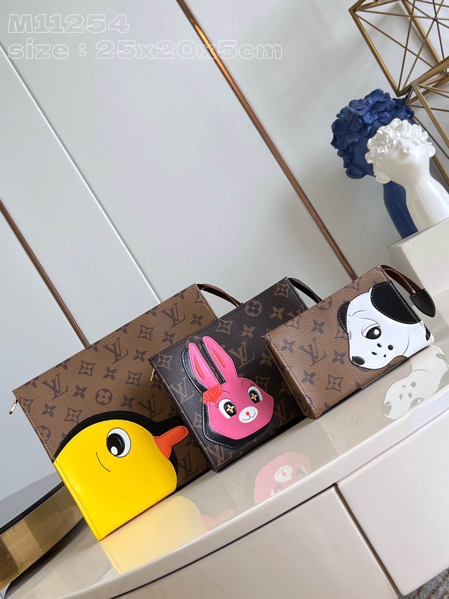 l0*is V*t0n trio toilet pouch-25*20*5.5cm