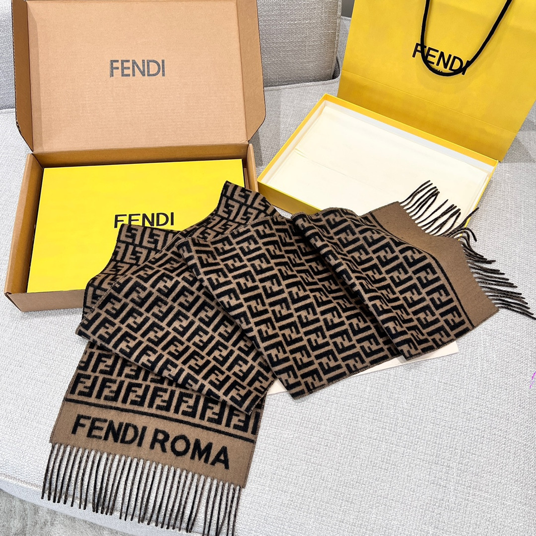 F**di scarf