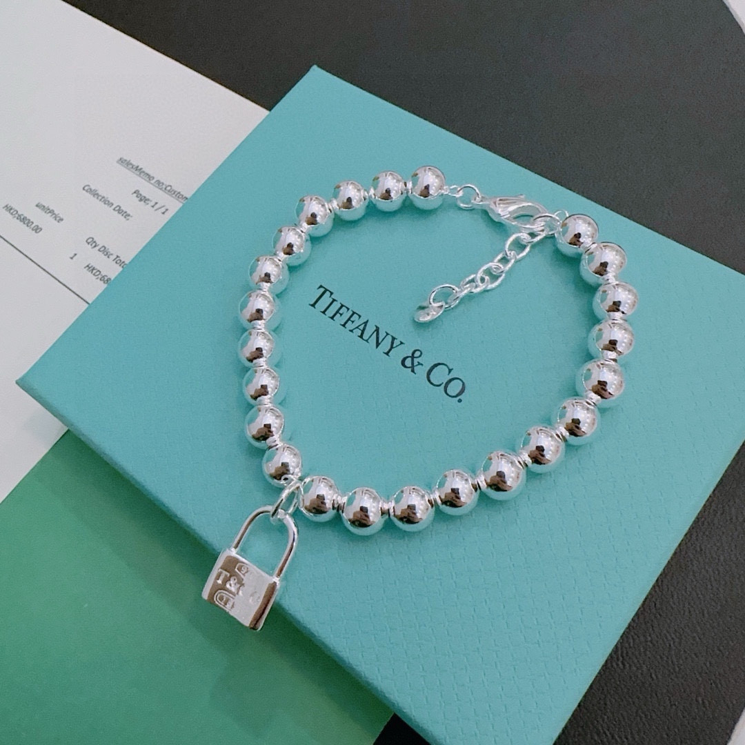 T*f*ny bracelet