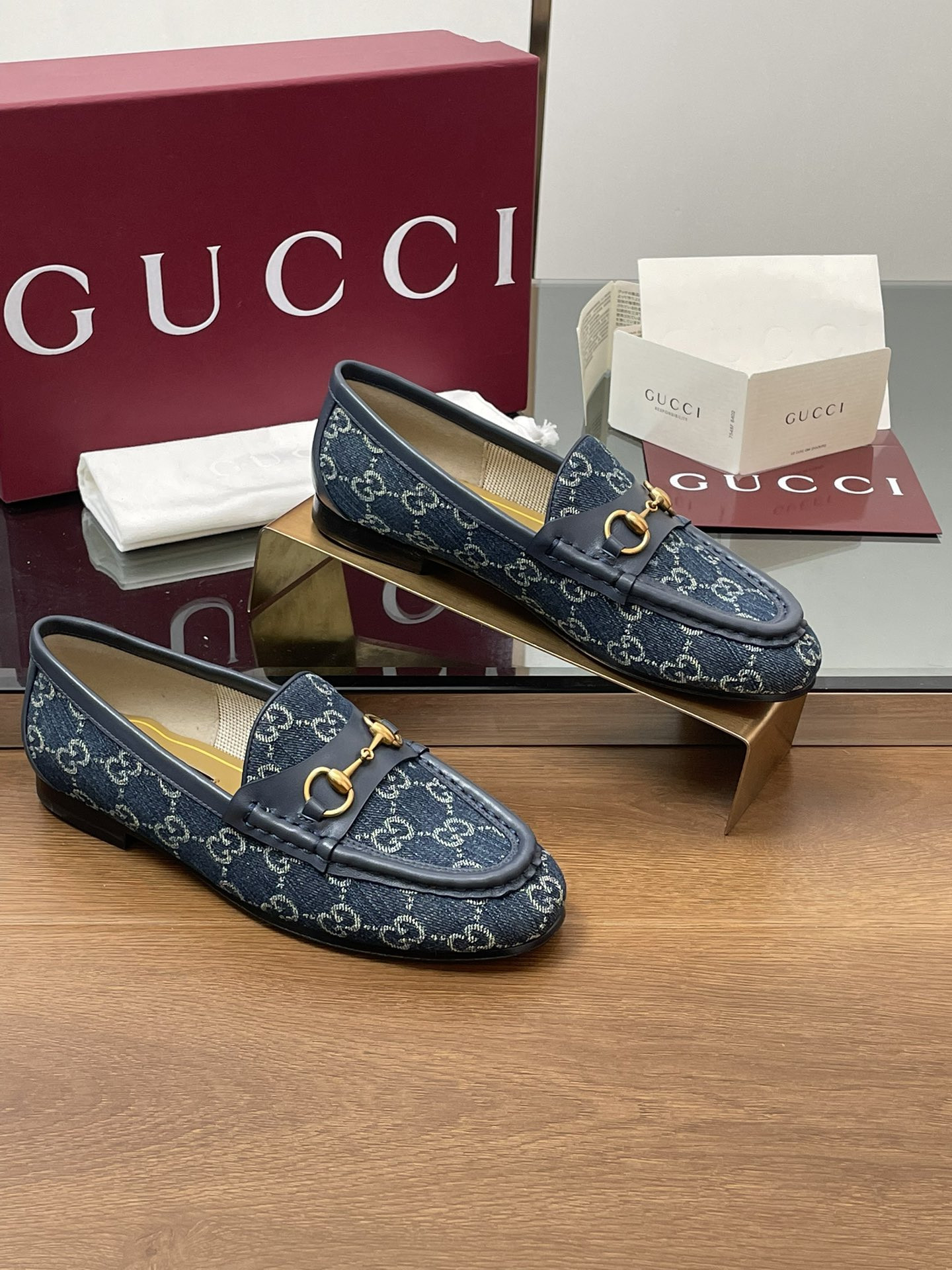 G*u*i loafer