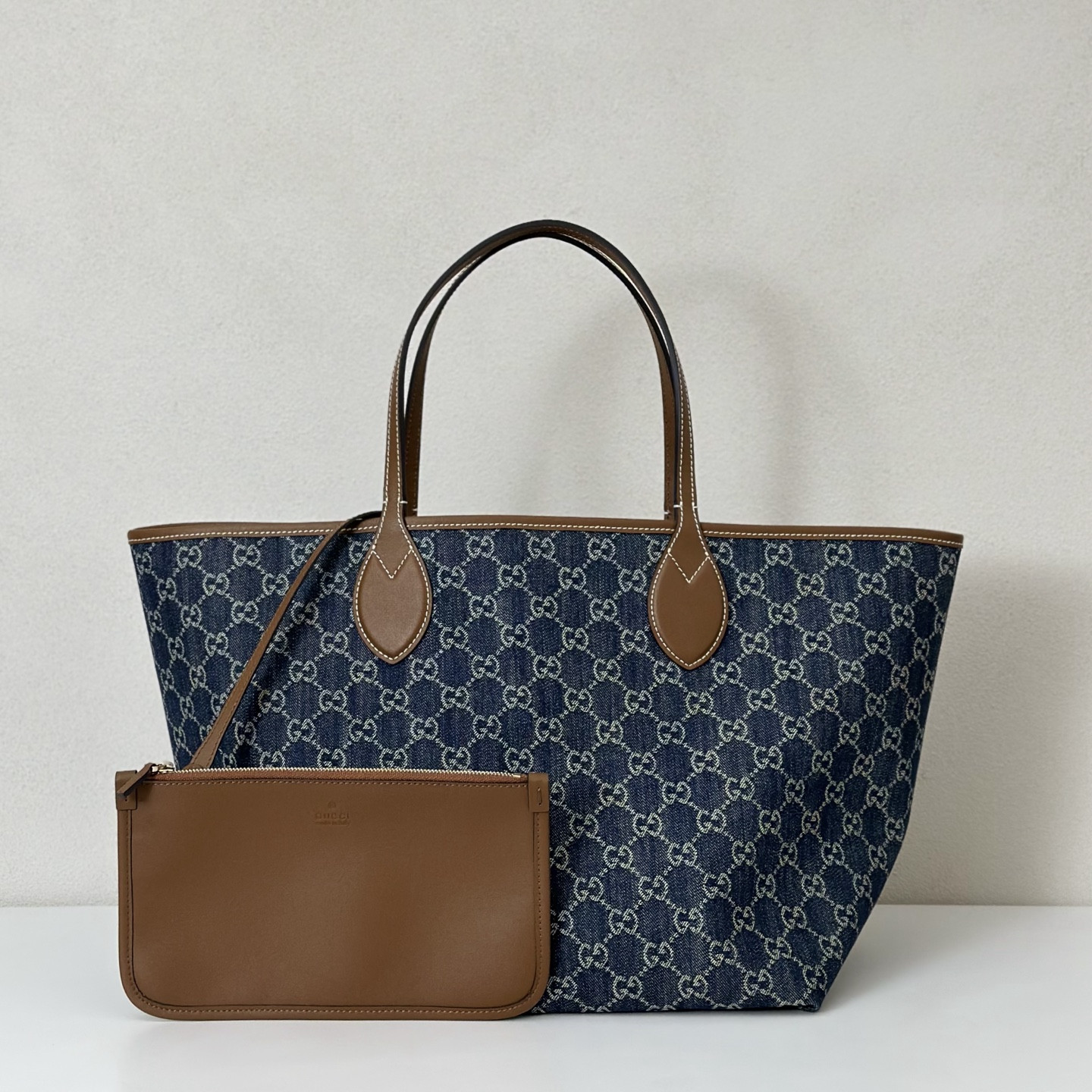 G*u*i totissima medium tote bag