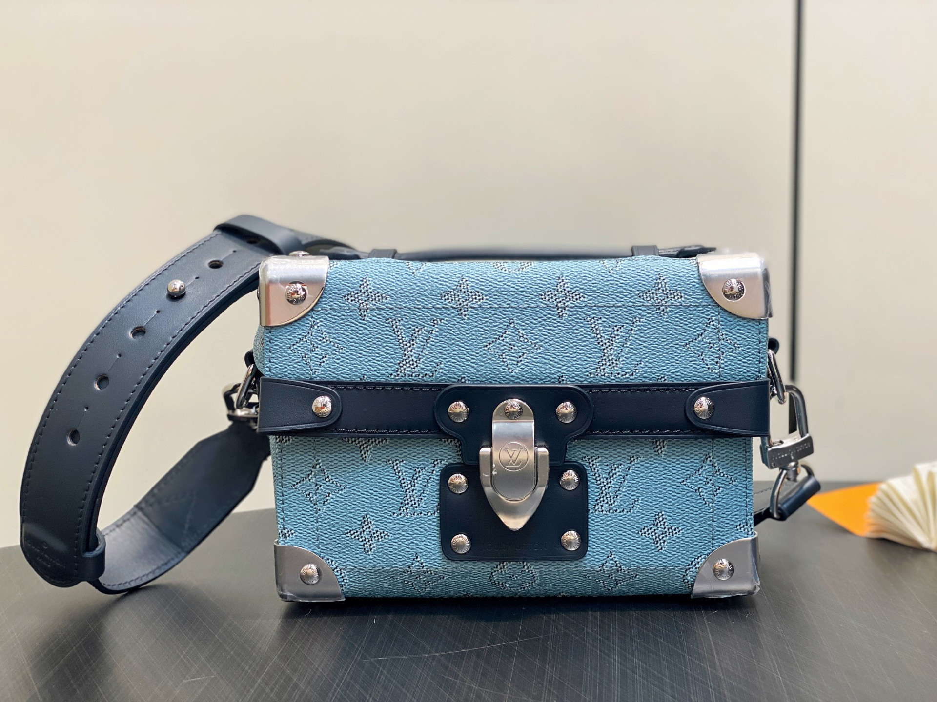 l0*is V*t0n soul trunk-19*15*7cm
