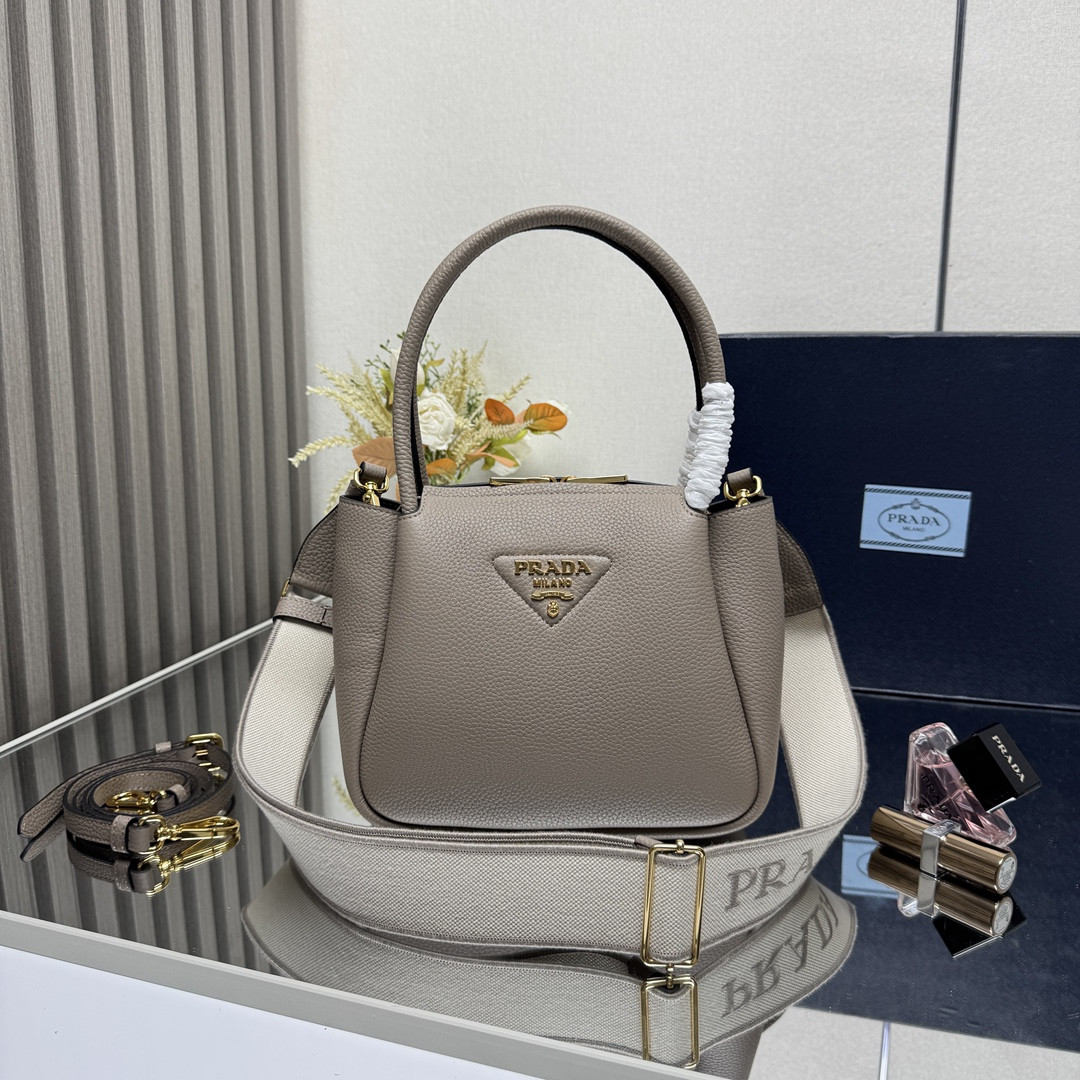 Pra*a small leather bag - 23*21*10cm