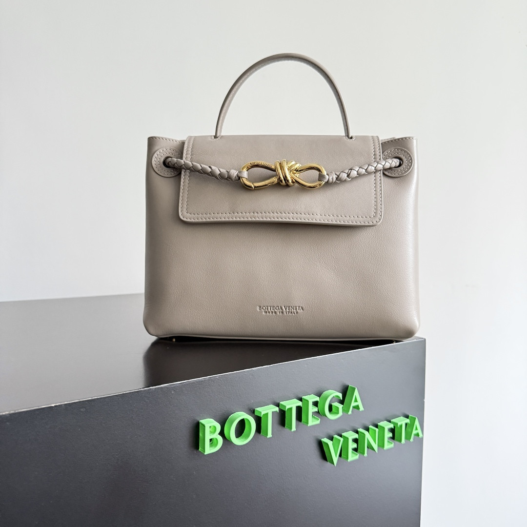 bo*te*ga Ve*ne*ta  small ciao ciao- 26*19*10.5cm