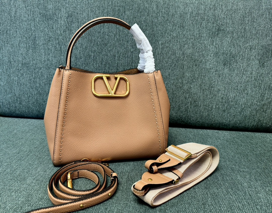 Valentino Garavani Alltime Medium Handbag - 26*21*17CM