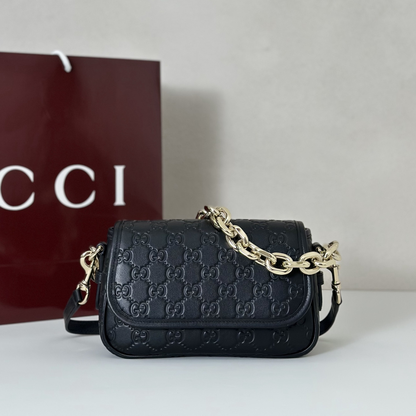G*u*i gg emblem small shoulder bag - 20.5*13*7cm