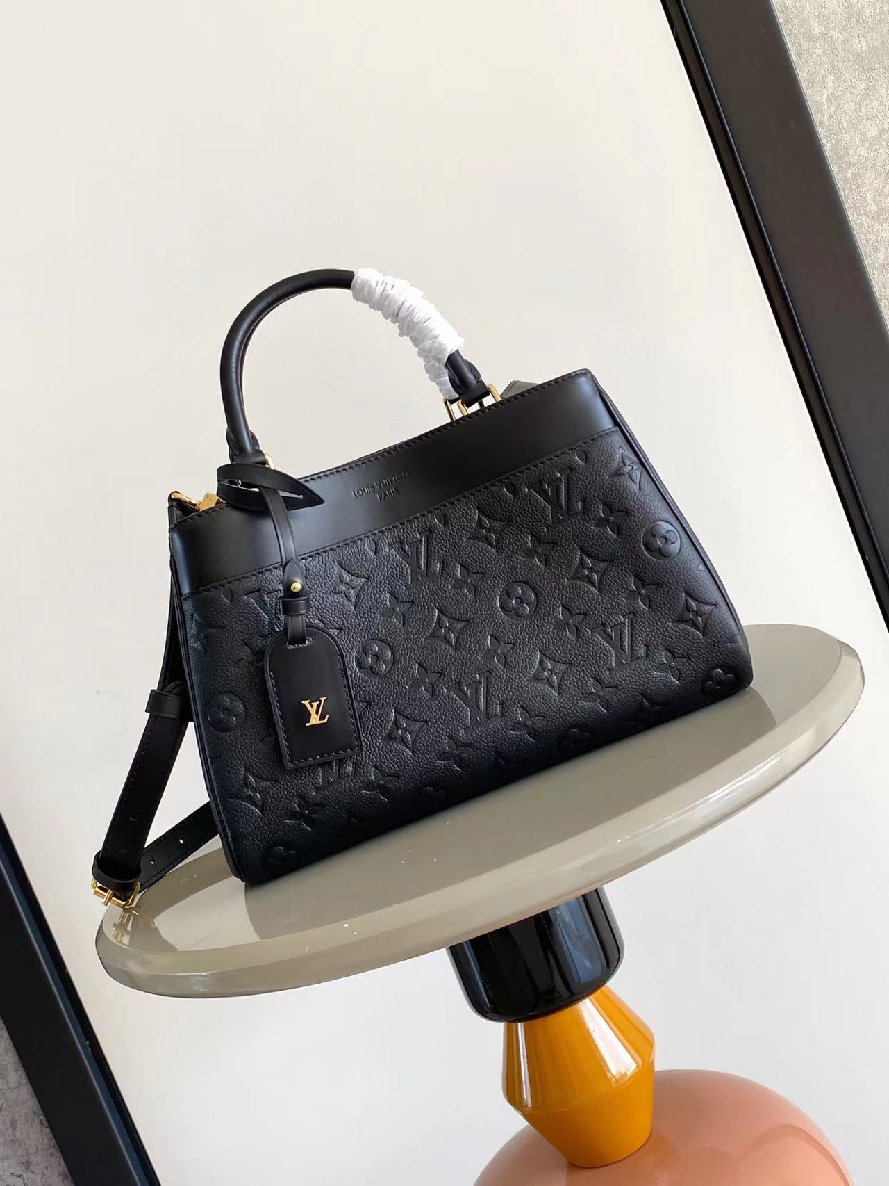 l0*is V*t0n avenue pm - 30*19.5*12cm