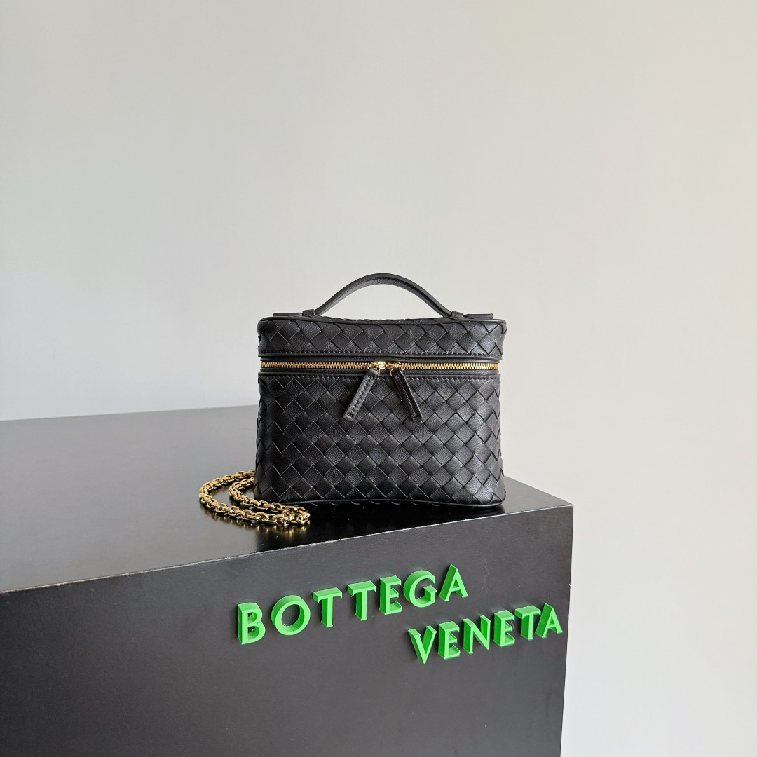 bo*te*ga Ve*ne*ta small soft vanity - 19*14*3cm