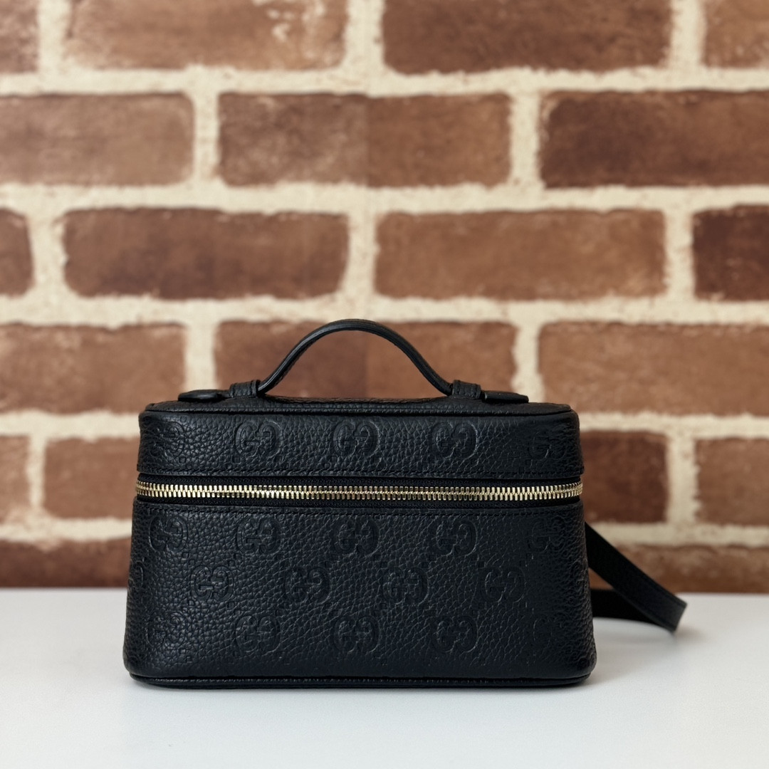 G*u*i gg emblem small bag - 20*12*5cm